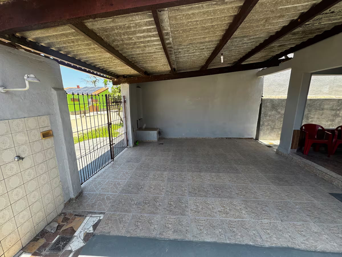 621a8c8f-6e3a-421b-a3e9-168670190929